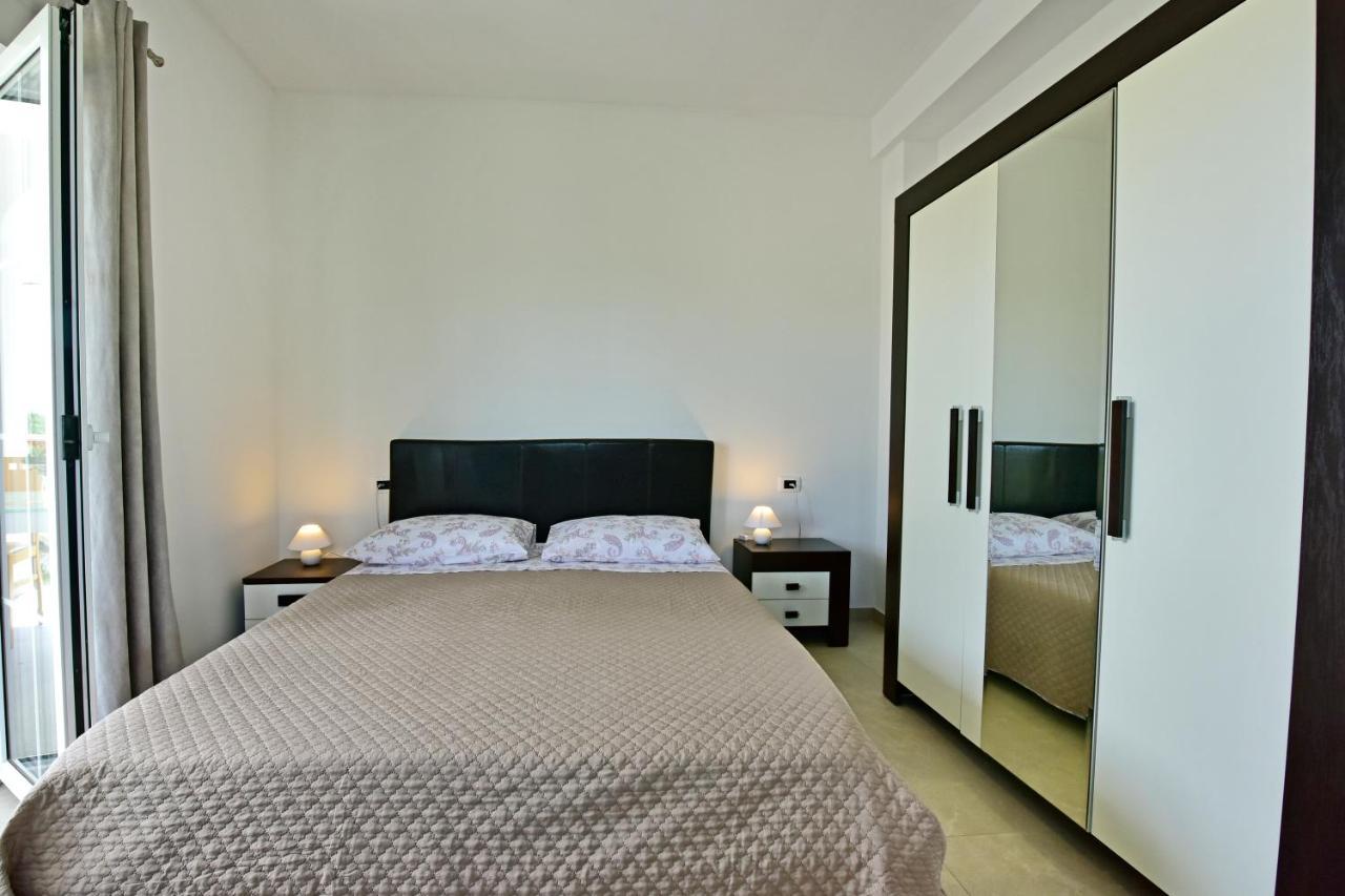 Apartman Melita Πόρετς Εξωτερικό φωτογραφία