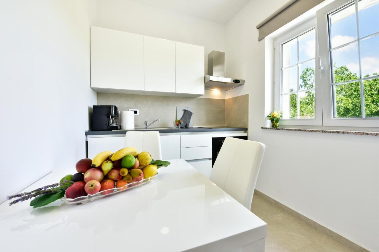 Apartman Melita Πόρετς Εξωτερικό φωτογραφία
